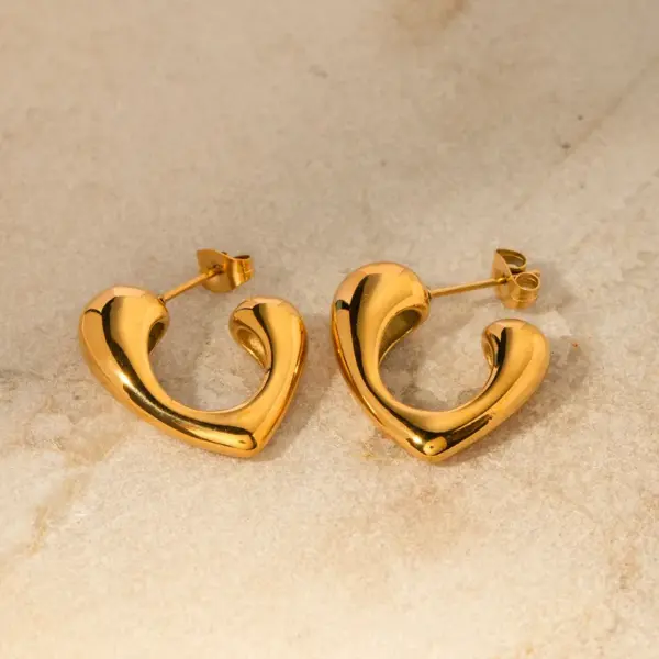 Wholesale 1 Pair Vintage Style Simple Style Classic Style Heart Shape 304 Stainless Steel 18K Gold Plated Stainless Steel Earrings