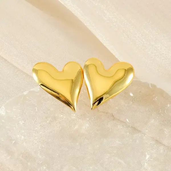 Wholesale 201 Stainless Steel 304 Stainless Steel Heart Shape Electroplating Stone-Free Imitation Gold Sweet Simple Style Multicolor-Golden Yellow Ear Studs