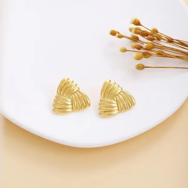 1 Pair Elegant Classic Style Geometric Leaf Heart Shape Asymmetrical 304 Stainless Steel Imitation Gold Electroplating Ear Studs