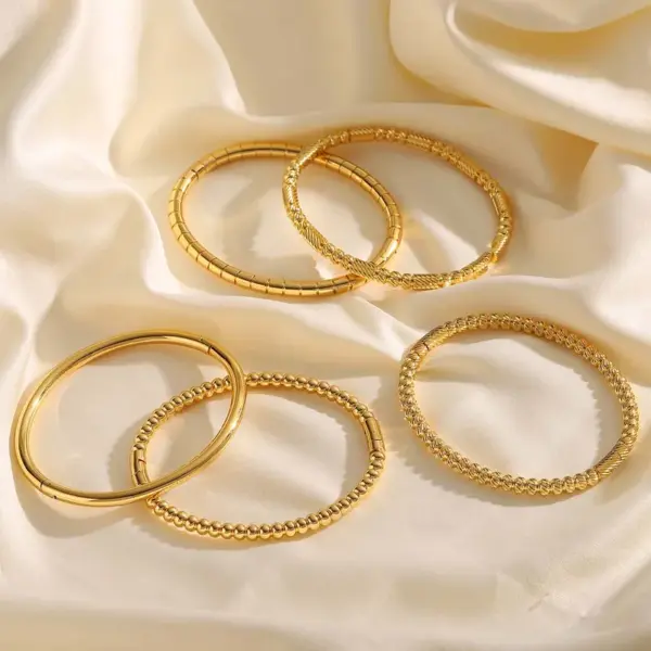 Classic Style Commute Solid Color 304 Stainless Steel 18K Gold Plated Bangle In Bulk