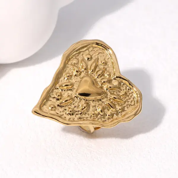Wholesale Trendy Gold-Plated Stainless Steel Heart Ring Fashionable Luxury Titanium Steel Jewelry Sweet Casual Party All Seasons Women