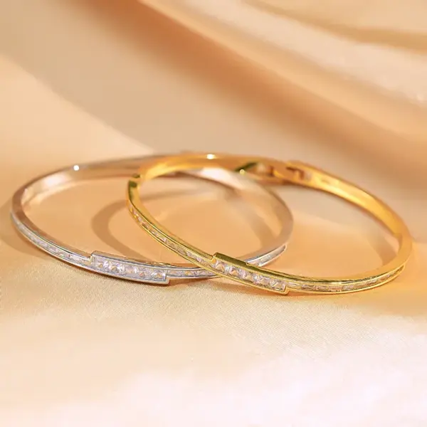 Wholesale Copper 18K Gold Plated Lady Inlay Geometric Zircon Bangle