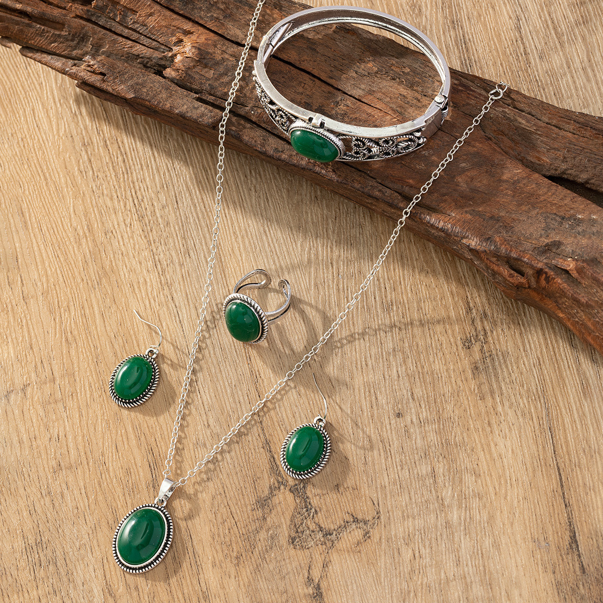 Wholesale Cross-border European and American light luxury four-piece natural stone emerald necklace earrings ring bracelet jewelry