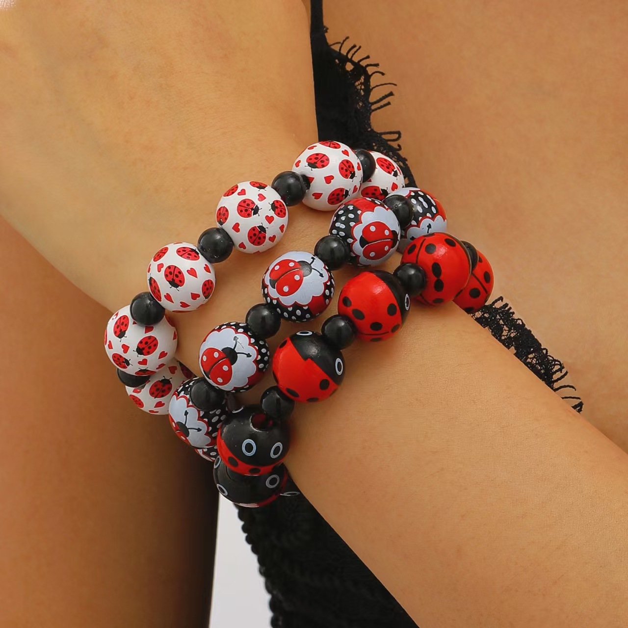 Wholesale Sn-stted ladybug-shaped printed wooden bead bracelet