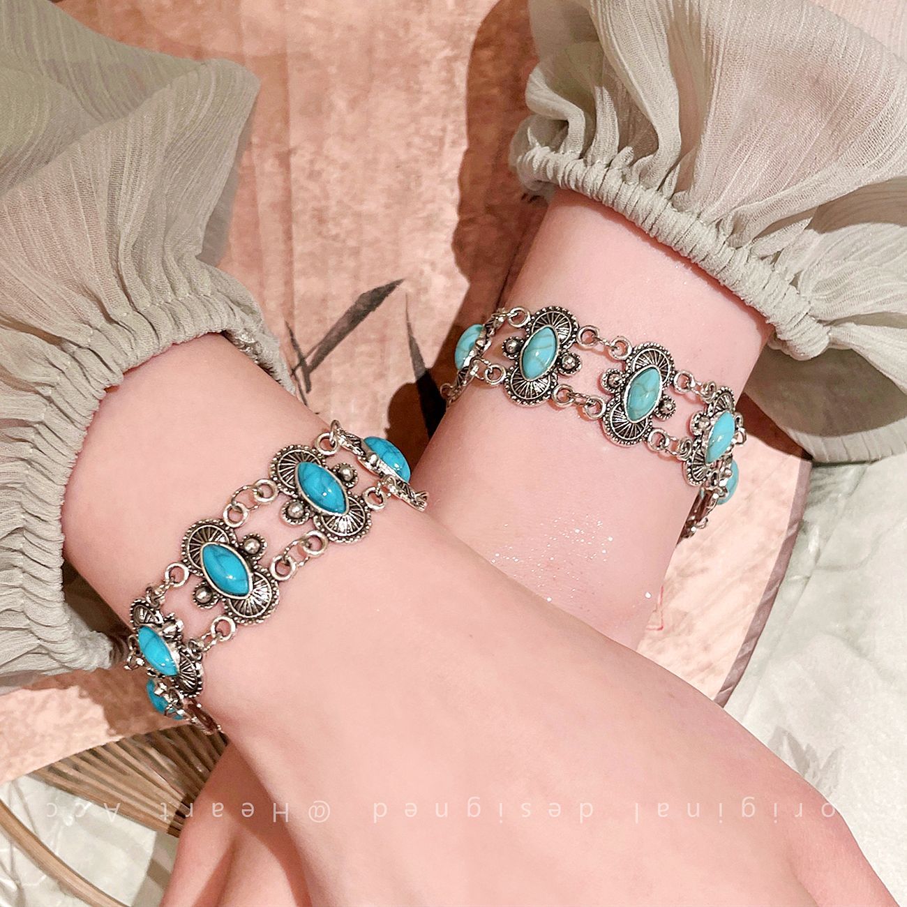 Wholesale Exotic Ethnic Style Metal Bracelet for Women, Retro Old Unique Personalized Hand Jewelry, Niche High-End Design Vintage Aessories