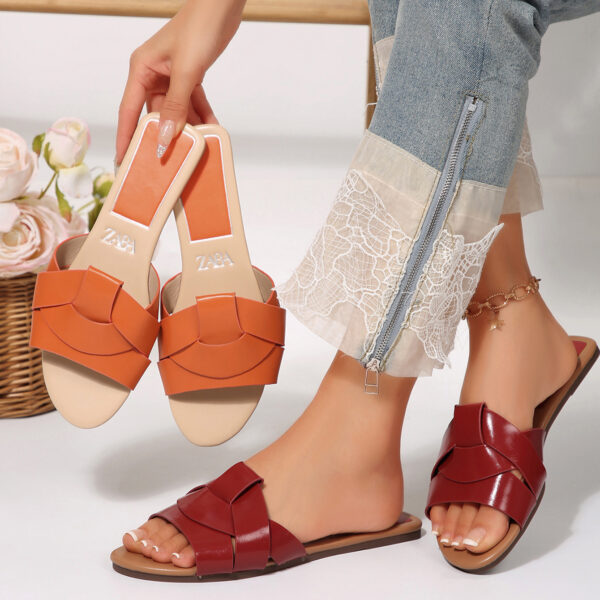 Wholesale Cross-border plus size 2025 Summer New Women's Slippers Foreign Trade Cross Flat Sandals Simple All-match slippers