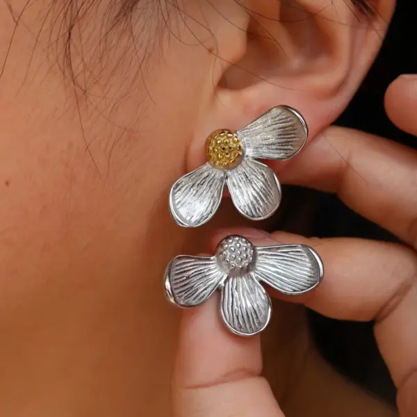 Wholesale Ion Plating (IP) 18K Gold Plated Flower 304 Stainless Steel Glam Cute Vintage Style Waterproof Non Tarnish Ear Studs