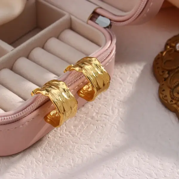 Wholesale PVD Coated Real Gold Plated 18K Gold Gold Plating C Shape 304 Stainless Steel Fashion Waterproof Non Tarnish Hoop Earrings