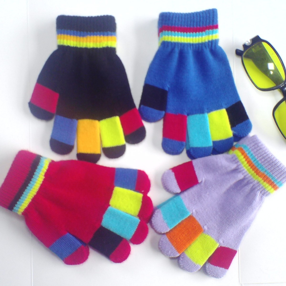 Wholesale Winter five color warm knitted yarn chilen's gloves