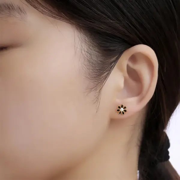 Wholesale Simple Style Flower 304 Stainless Steel No Inlaid Earrings Ear Studs