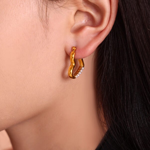 Wholesale Niche Ins Style Heart-shaped Imitation Pearl Earrings Stainless Steel 18k Gold Plated Light Luxury Ear Studs Simple Earrings in stock Women