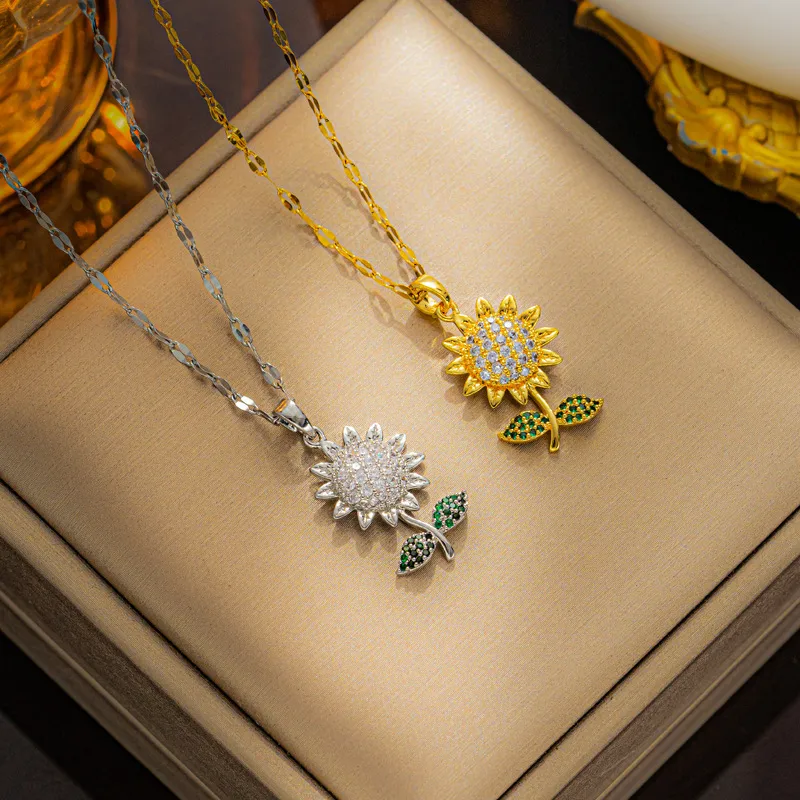 Wholesale PVD Coated Real Gold Plated Suower Stainless Steel Vintage Style Waterproof Non Tarnish Pendant Necklace