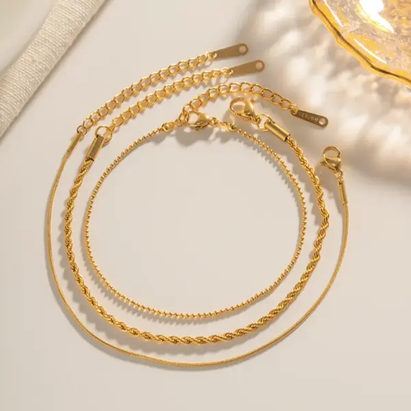 Wholesale PVD Coated Real Gold Plated 18K Gold Solid Color 304 Stainless Steel Simple Style Classic Style Waterproof Non Tarnish 304 Stainless Steel Bracelets