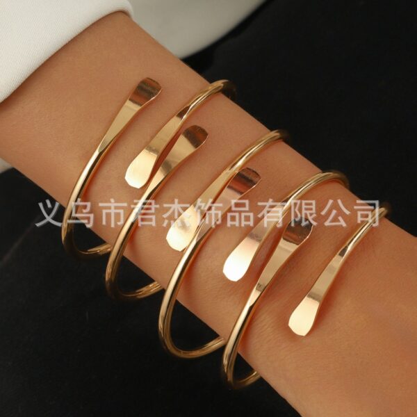 Wholesale Punk style exaggerated arm bracelet hollow bracelet for women