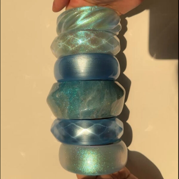 Wholesale Blue Sparkling Water Ripple Round Resin Bracelet