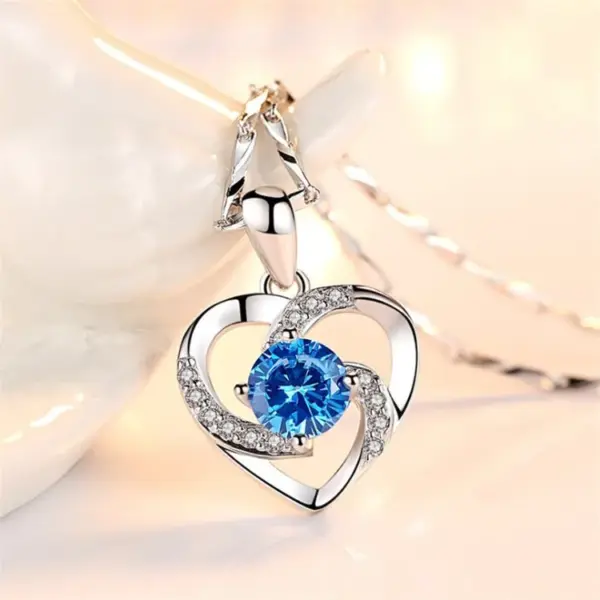 Wholesale Fashion Heart Shape Copper Rhinestones Pendant Necklace In Bulk