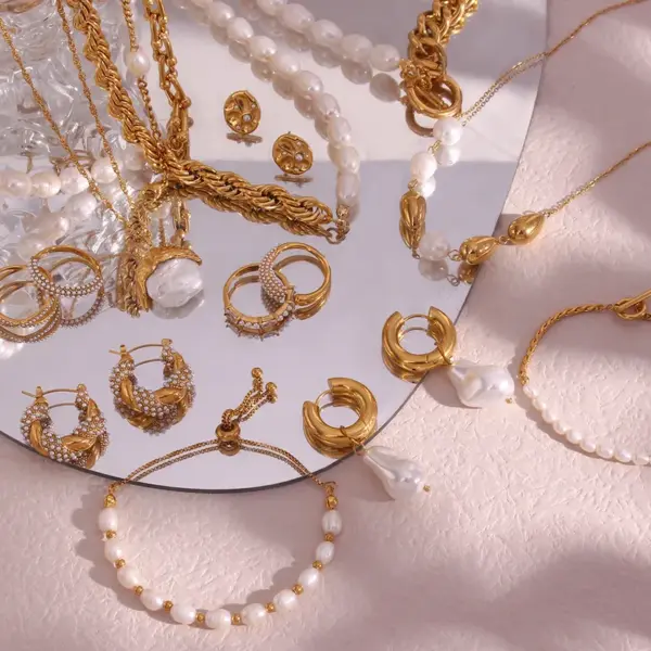 Wholesale 304 Stainless Steel Geometric PVD Coated 18K Real Gold Plated Basic Simple Style Classic Style Waterproof Non Tarnish Necklace