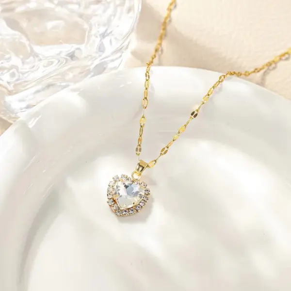 Wholesale Jewelry Simple Style Classic Style Heart Shape Copper Rhinestones K Gold Plated Vacuum Plating Inlay Stupid Chain Pendant Necklace