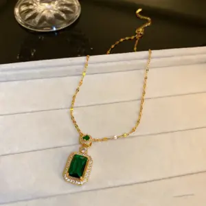 4# Necklace--Golden Diamond-Studded Necklace