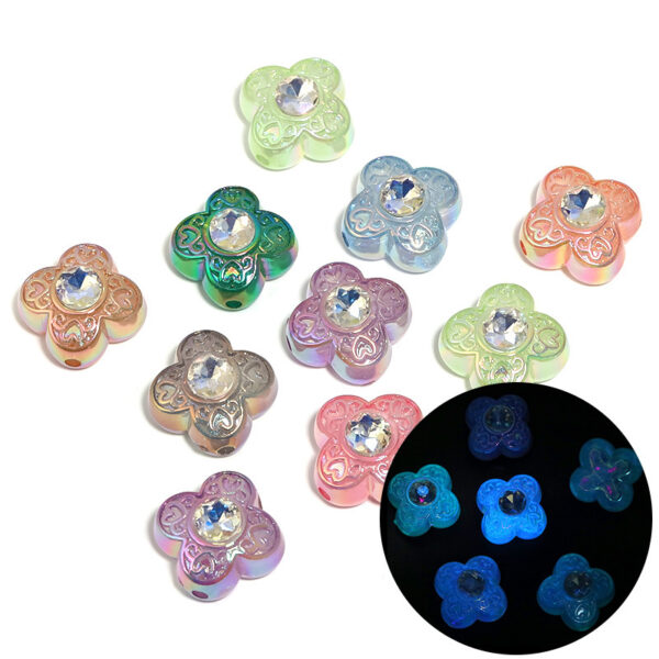 Wholesale Luminous sparkling four-leaf clover diamond ornament acrylic beads