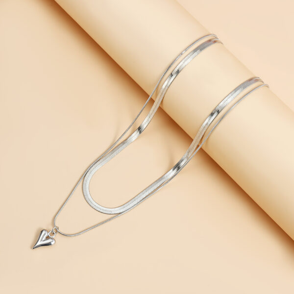 Wholesale European and American Cross-border Jewelry Love Pendant Design Snake Bone Chain Clavicle Chain Fashion Simple Choker Double Layer Necklace