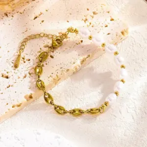 7833 Pig Nose Pearl Bracelet