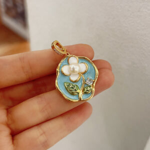 # 362 18k golden blue dripping rose (with universal buckle)