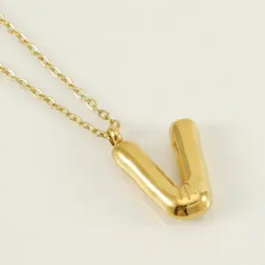Letter V [Gold] / 18K
