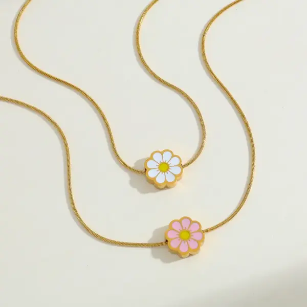 Wholesale Gold Plated 18K Stainless Steel Flower Pendant Necklace Women's Casual Cute Artistic Design Four Seasons Versatile Jewelry