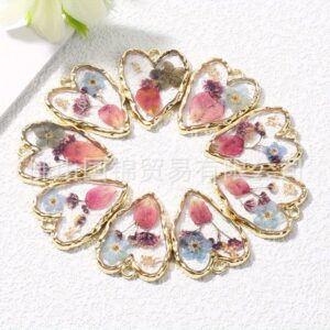 oly-f2a5e8dd738cf87713aa62d35f11928e Wholesale DIY fresh real flower jewelry heart-shaped epoxy dried flower forget-me-not pendant temperament