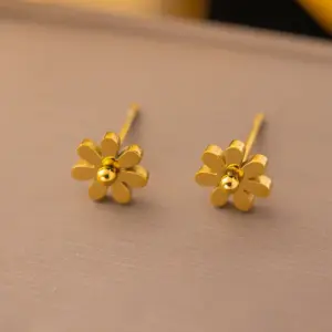 3 [Ag29] Daisy Stud Earrings / Gold