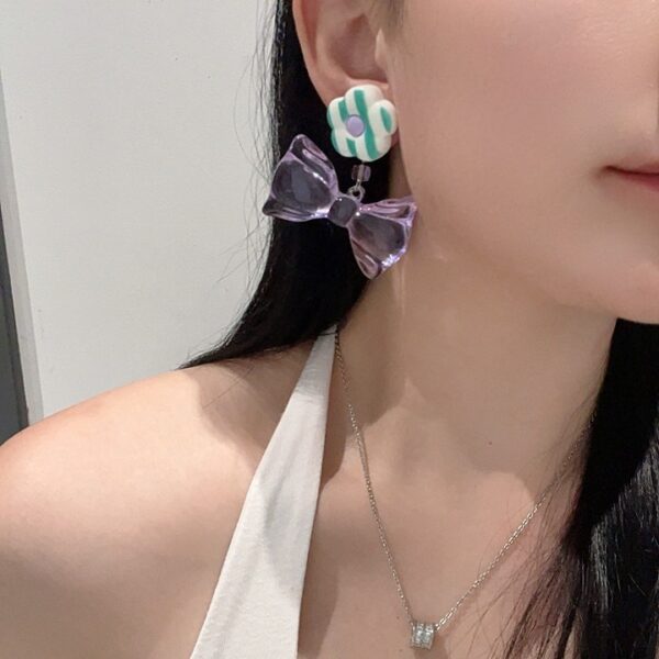 Wholesale Girls' colorful transparent crystal ear clips