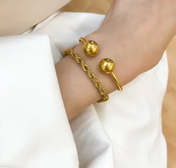 Wholesale PVD Coated Real Gold Plated 18K Gold Heart 304 Stainless Steel Titanium Steel Simple Style Waterproof Non Tarnish 304 Stainless Steel Titanium Steel