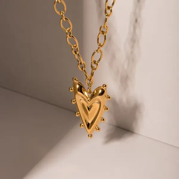 Wholesale 304 Stainless Steel Heart Shape PVD Coated 18K Gold Plated Retro Roman Style Plating Gold Pendant Necklace