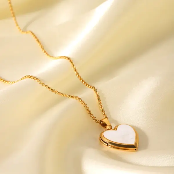 Wholesale 304 Stainless Steel Heart Shape PVD Coated 18K Real Gold Plated IG Style Princess Romantic Waterproof Non Tarnish Belcher Chain White Gold Locket Necklace
