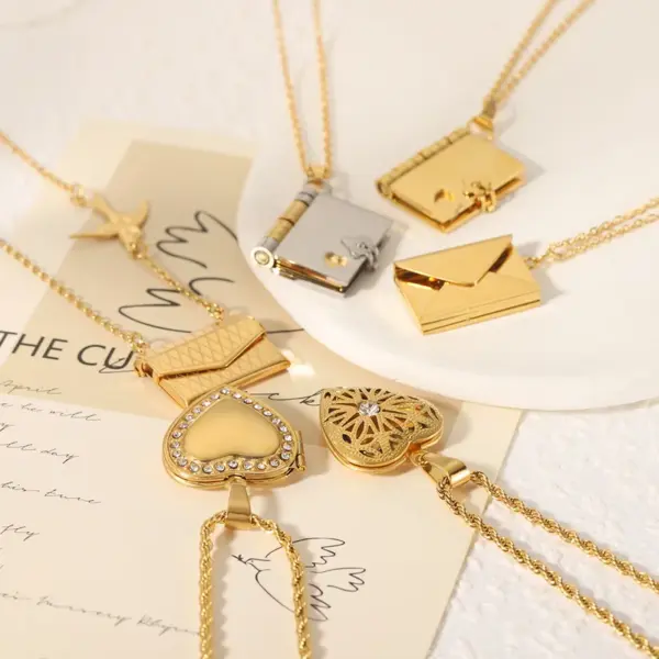 Wholesale Ion Plating (IP) 18K Gold Plated Love Envelope Red Heart 304 Stainless Steel French Style Classic Commute Pendant Necklace