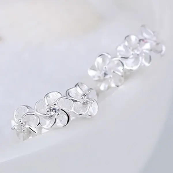 1 Pair Simple Style Flower Copper Plating Inlay Rhinestones White Gold Plated Hoop Earrings