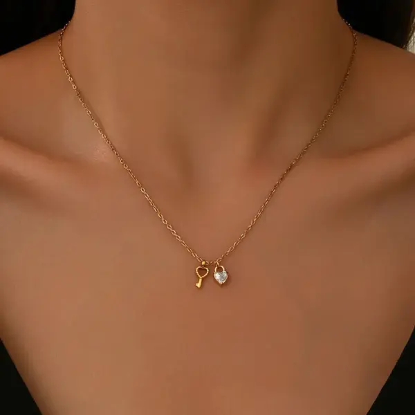 Fashionable Sweet Heart/Key Necklace For Women Suitable For Daily Dates Or Anniversaries Men Can Also Give It As A Gift To Their Wives