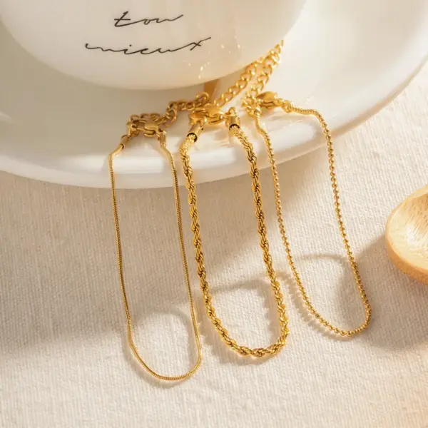 Wholesale PVD Coated Real Gold Plated 18K Gold Solid Color 304 Stainless Steel Simple Style Classic Style Waterproof Non Tarnish 304 Stainless Steel Bracelets