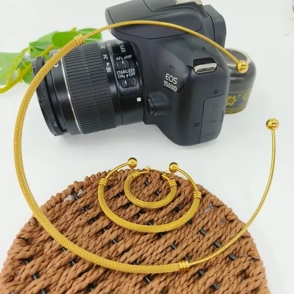 Wholesale PVD Coated 18K Gold Real Gold Plated Circle 303 Stainless Steel 304 Stainless Steel Simple Style Waterproof Non Tarnish 304 Stainless Steel Choker