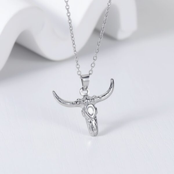 Wholesale Cross-border new stainless steel personality ethnic Indian cow head necklace animal cow horn pendant necklace