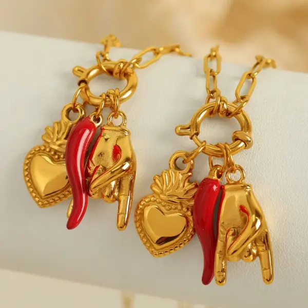 Ion Plating (IP) Real Gold Plated 18K Gold Hand Heart Shape 304 Stainless Steel Hip-Hop Cool Style Waterproof Non Tarnish 304 Stainless Steel Pendant Necklace