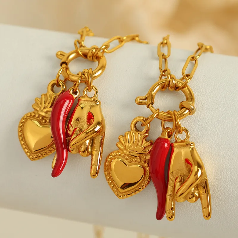 Wholesale Ion Plating (IP) Real Gold Plated 18K Gold Hand Heart Shape 304 Stainless Steel Hip-Hop Cool Style Waterproof Non Tarnish 304 Stainless Stee