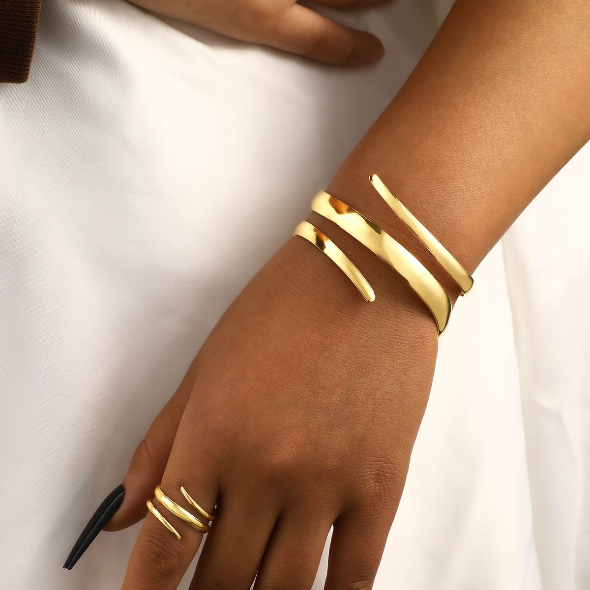 Wholesale European and American Fashion Hot Cross-border High-end Sense Women's Line Hollow Water op Ring Bracelet suit Personality Women's Handwear