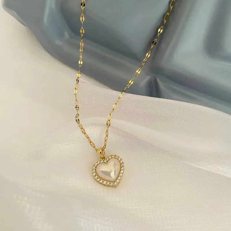 Wholesale Titanium Steel Sweet Plating Inlay Heart Shape Artificial Gemstones Pendant Necklace