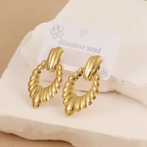 Gold / Average Size / Style 126