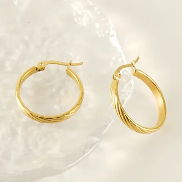 PVD Coated 18K Gold Plated Round Stripe Stainless Steel Retro Simple Style Waterproof Non Tarnish Hoop Earrings