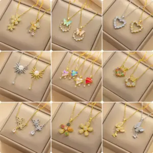 Ion Plating (IP) 18K Gold Plated Shamrock Sunflower Four Leaf Clover Titanium Steel Copper IG Style Simple Shiny Pendant Necklace