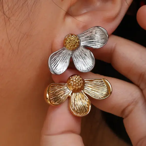 Wholesale Ion Plating (IP) 18K Gold Plated Flower 304 Stainless Steel Glam Cute Vintage Style Waterproof Non Tarnish Ear Studs