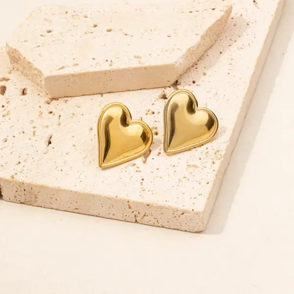 Wholesale Ion Plating (IP) Real Gold Plated 18K Gold Heart Shape 304 Stainless Steel Simple Style Classic Style Waterproof Non Tarnish Ear Studs